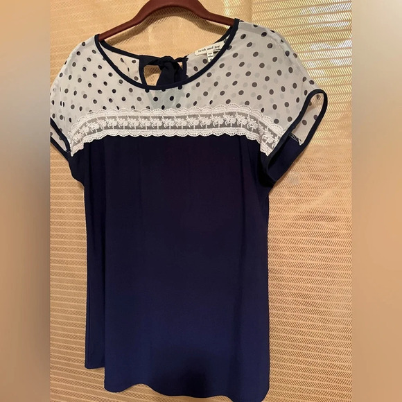 FAITH & JOY~ NAVY POLKA DOT~ BLOUSE~M - Picture 2 of 5
